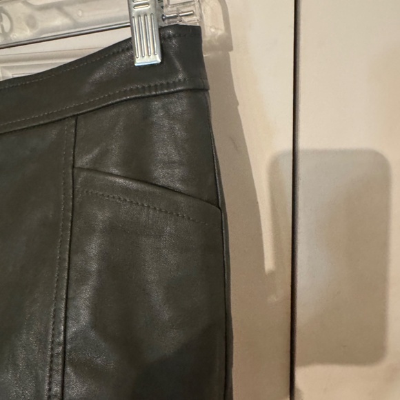 Loft pleather size 0 skirt with front pockets and left front side slit - Picture 5 of 6